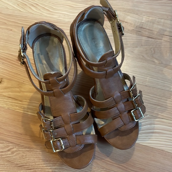 Express Wedges - Picture 2 of 5